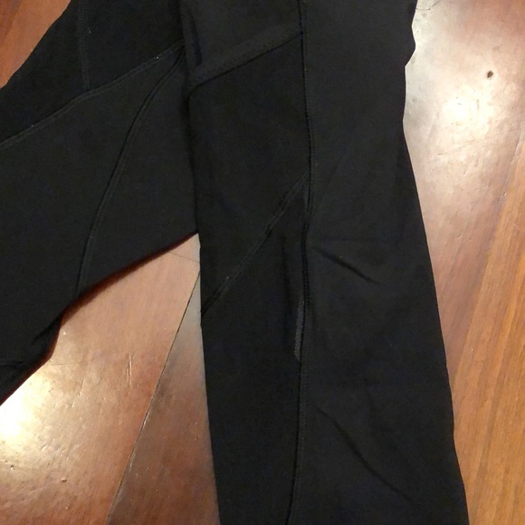 Black Lululemon Leggings with Mesh Pockets, Size 4 - Picture 4 of 5